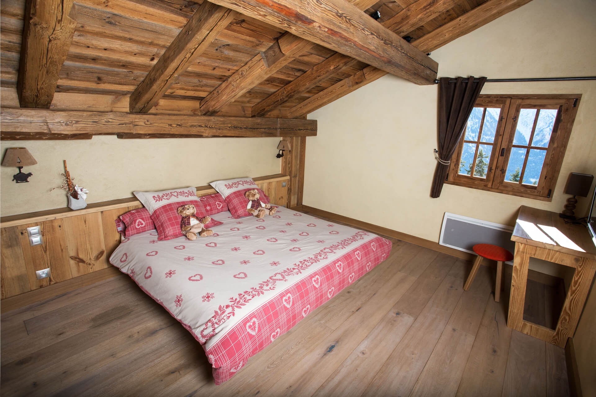 chambre_sous_combles_chalet_standing_motagne_les_saisies_alpes_savoie_espace_diamant